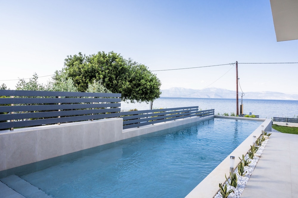 theros suites