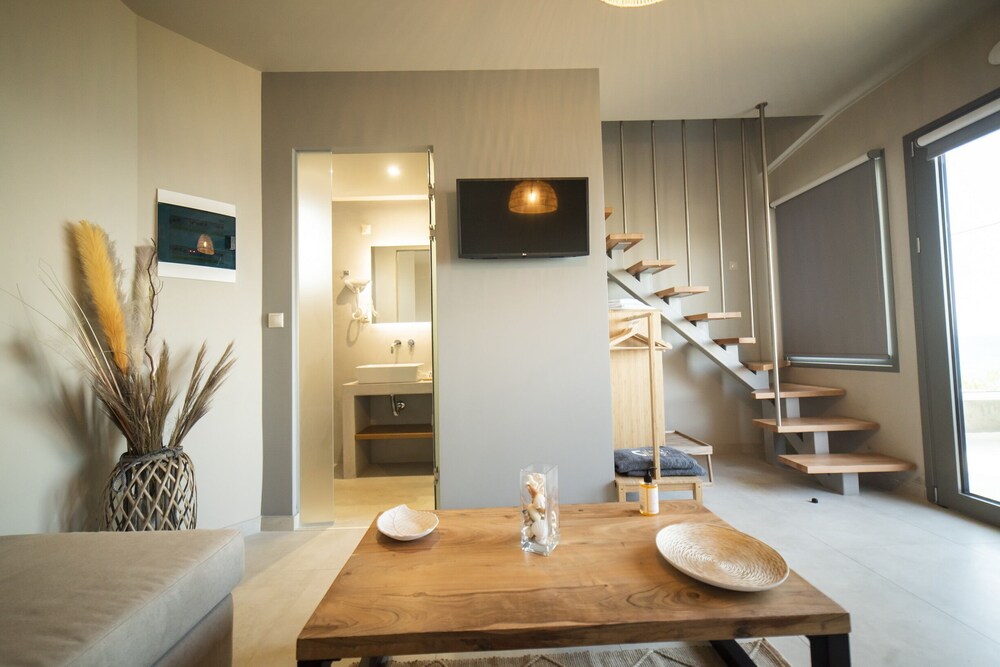 theros suites