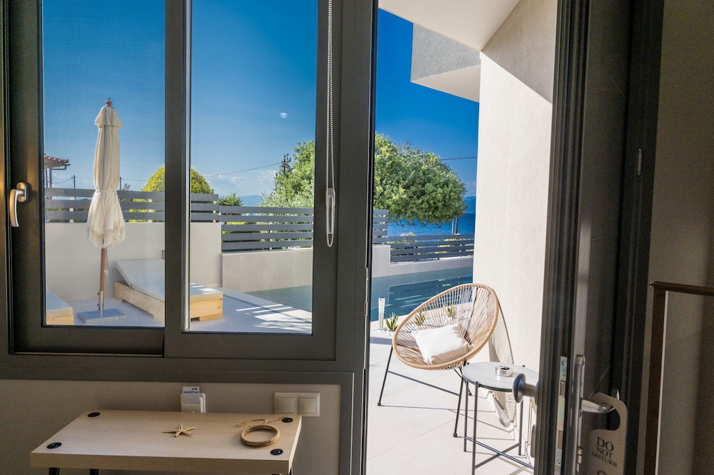 theros suites