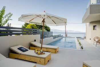 theros suites