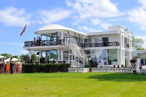 phyllis court members club