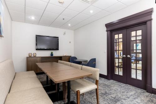 staybridge suites guelph by ihg