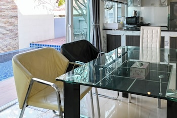 golden sea pool villa hua hin