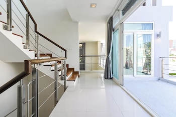 golden sea pool villa hua hin