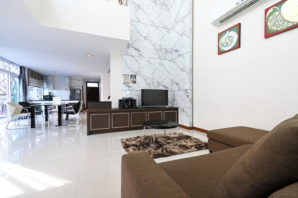 golden sea pool villa hua hin
