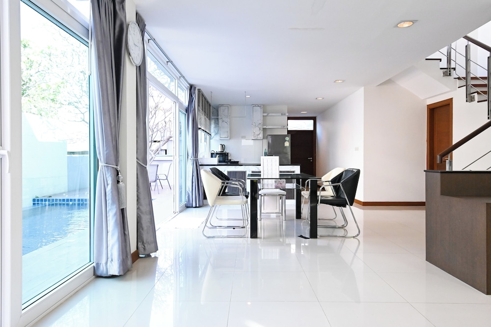 golden sea pool villa hua hin