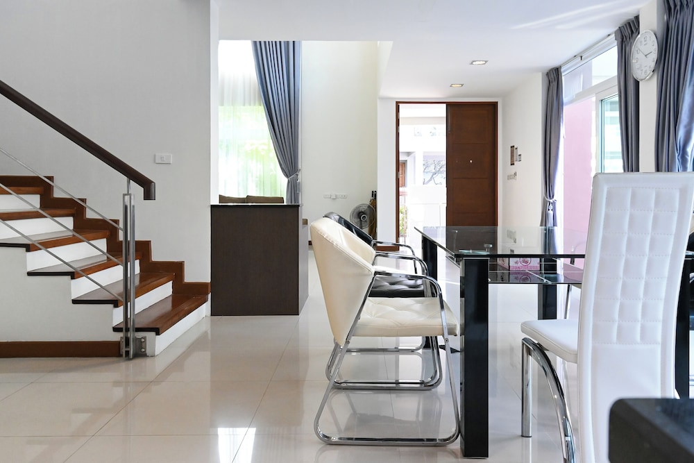 golden sea pool villa hua hin