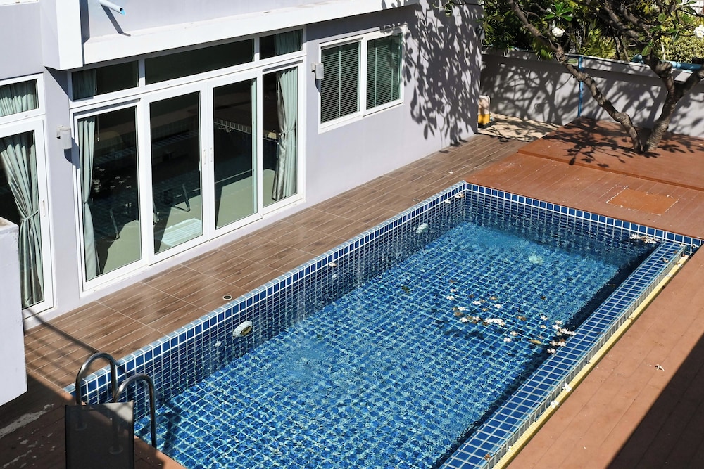 golden sea pool villa hua hin