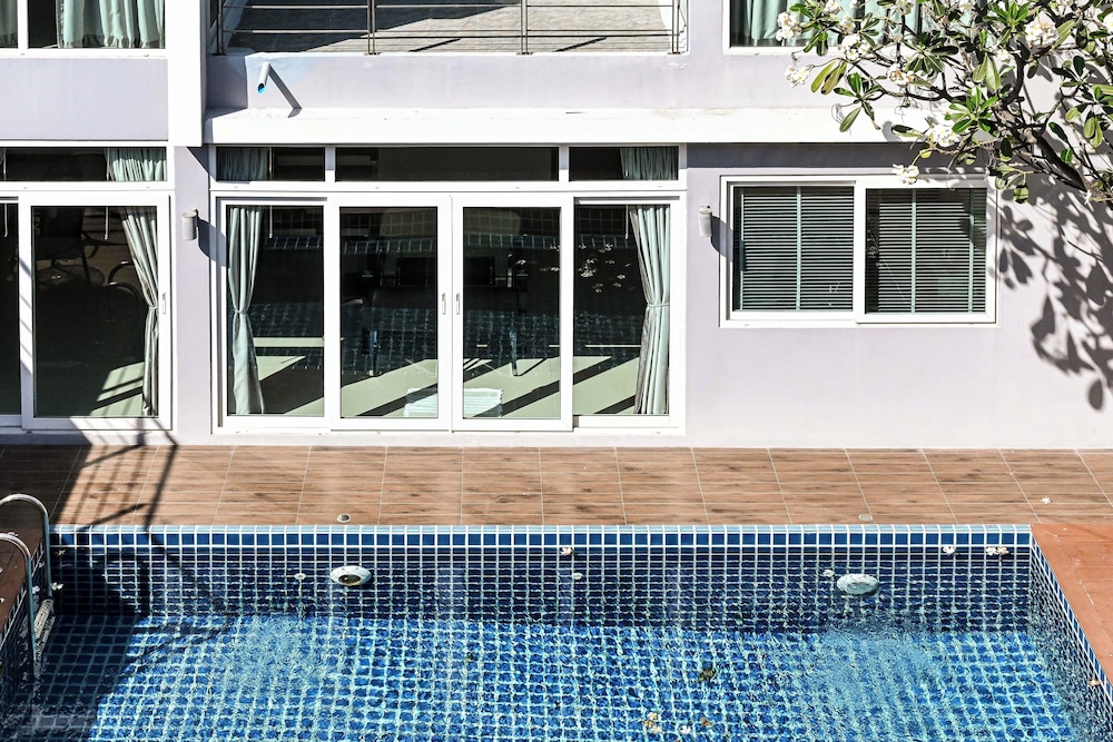 golden sea pool villa hua hin