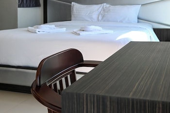 golden sea pool villa hua hin