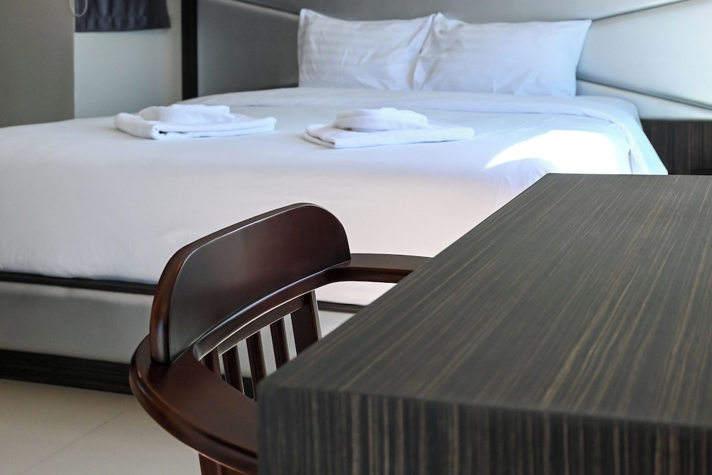 golden sea pool villa hua hin