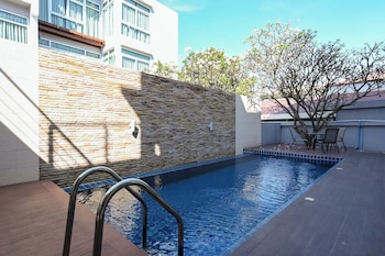 golden sea pool villa hua hin