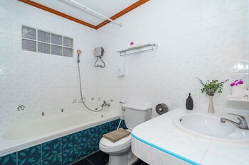 patong social hotel and restaurant