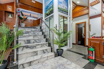 patong social hotel and restaurant