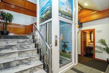 patong social hotel and restaurant
