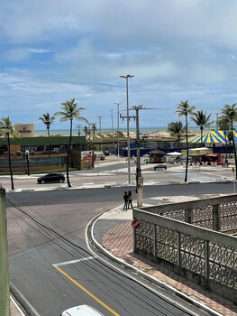 ap na beira da orla de atalaia