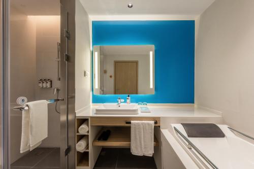 holiday inn express zhoukou dancheng an ihg hotel