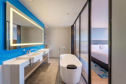 holiday inn express zhoukou dancheng an ihg hotel