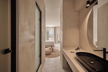 utopia hotel