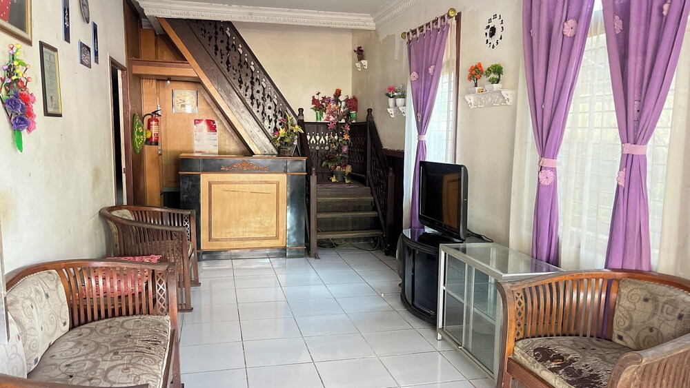 oyo 92767 losmen griya mulia katingan
