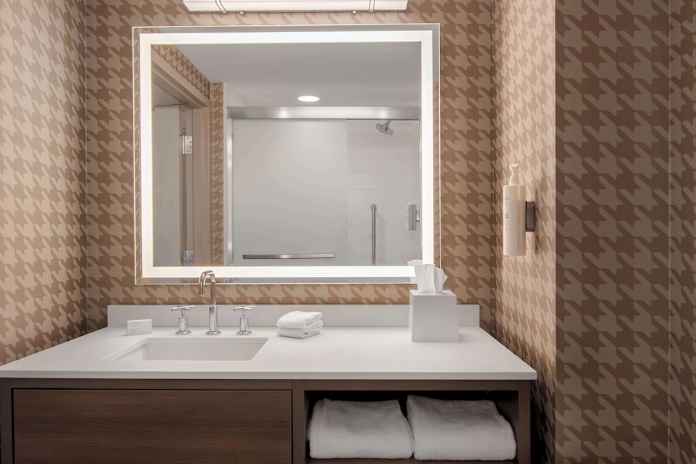 home2 suites by hilton jacksonville downtown