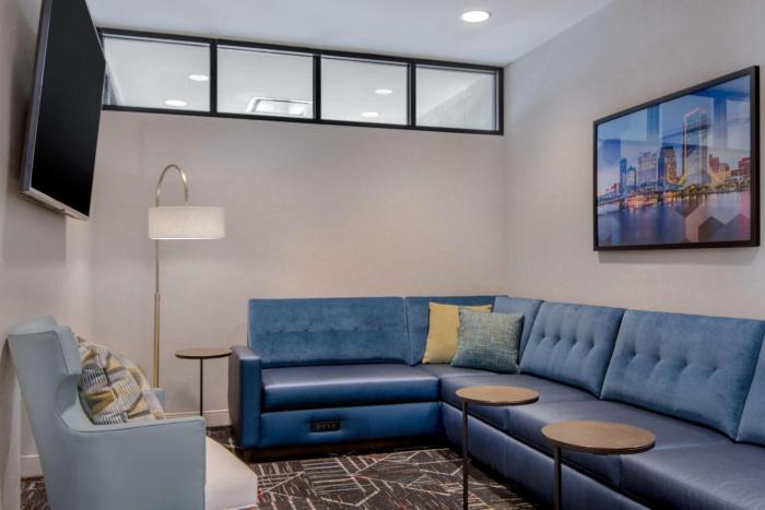 home2 suites by hilton jacksonville downtown