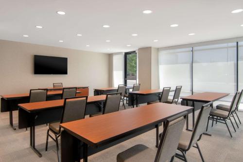 home2 suites by hilton jacksonville downtown