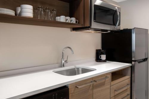 home2 suites by hilton jacksonville downtown