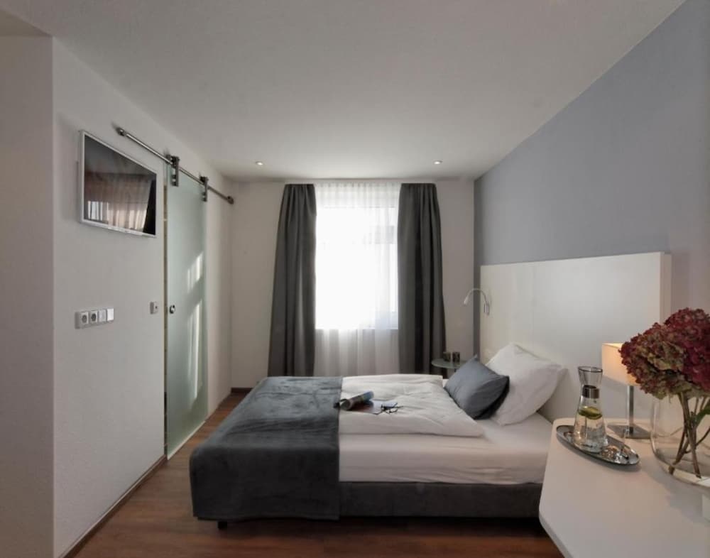 schlotzeria hotel i cafe i eis