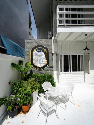 roomquest bangkok rim praya dinsor road