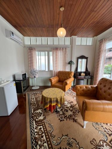 roomquest bangkok rim praya dinsor road