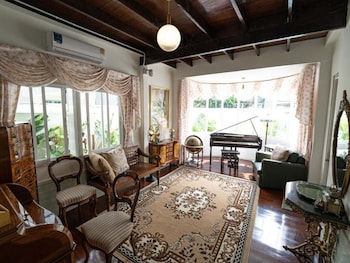 roomquest bangkok rim praya dinsor road