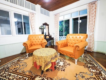 roomquest bangkok rim praya dinsor road