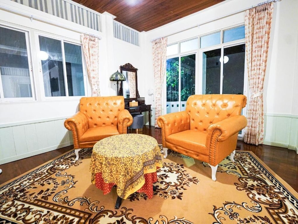 roomquest bangkok rim praya dinsor road