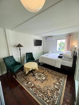 roomquest bangkok rim praya dinsor road