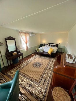 roomquest bangkok rim praya dinsor road