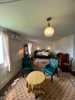 roomquest bangkok rim praya dinsor road