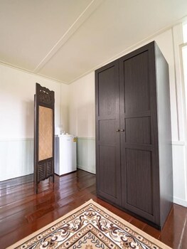 roomquest bangkok rim praya dinsor road