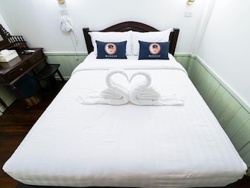 roomquest bangkok rim praya dinsor road