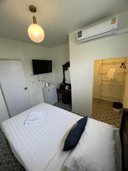 roomquest bangkok rim praya dinsor road