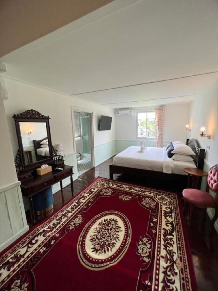 roomquest bangkok rim praya dinsor road