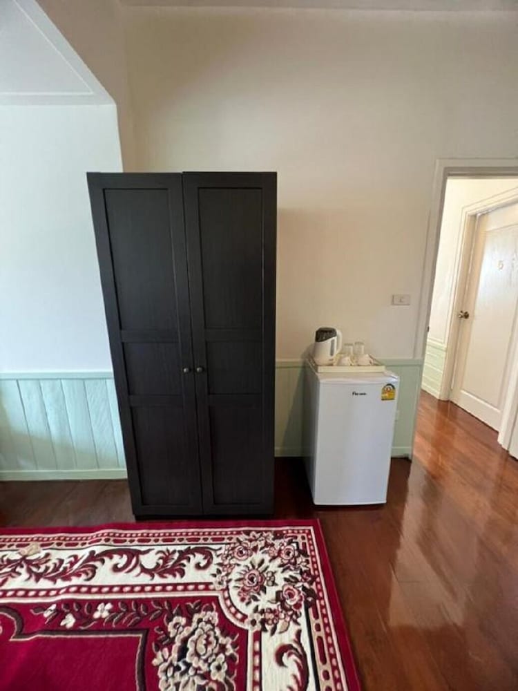 roomquest bangkok rim praya dinsor road