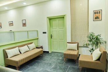 Free Birds Bungalow,Jaipur>>Amer,2.5 star