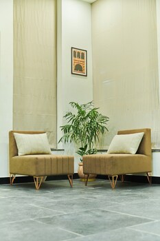 Free Birds Bungalow,Jaipur>>Amer,2.5 star