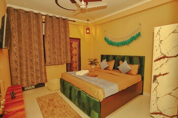 roomshala 088 hotel green villa