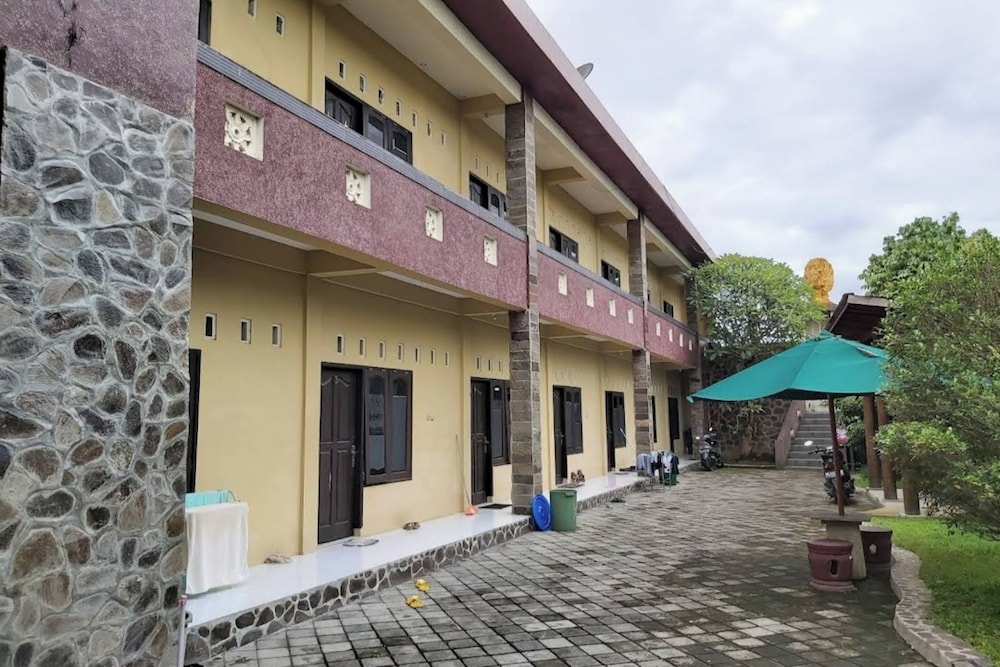 oyo 92756 kos moncok