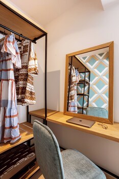 days city suites athens