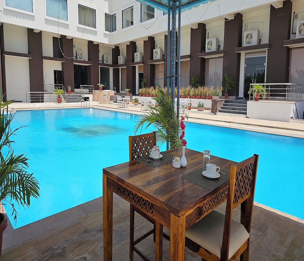 bamboo saa mulberry resort pushkar