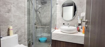 modern condo steps from vincom plaza