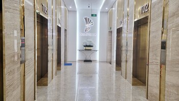 modern condo steps from vincom plaza